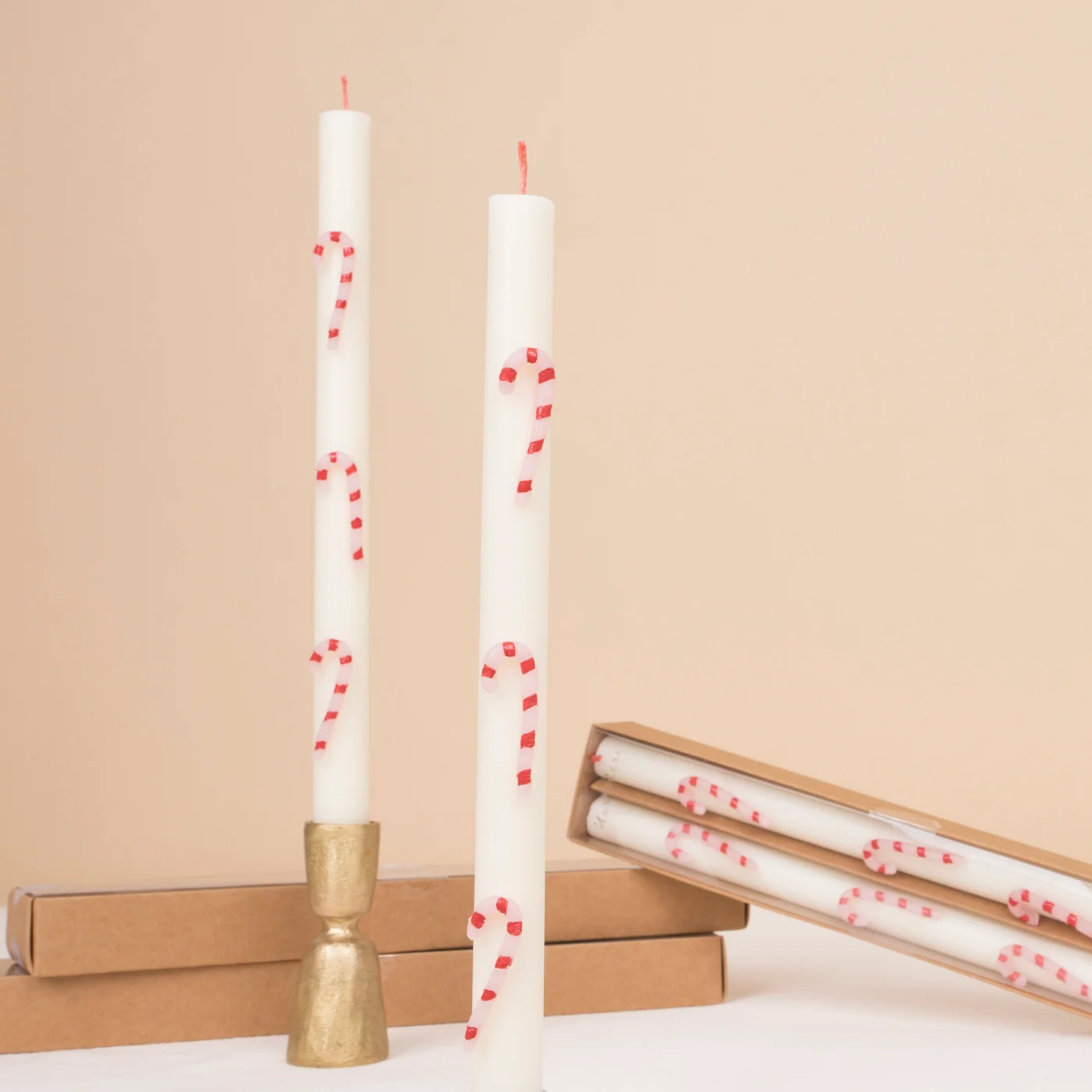 Velas de mesa con bastones de caramelo
