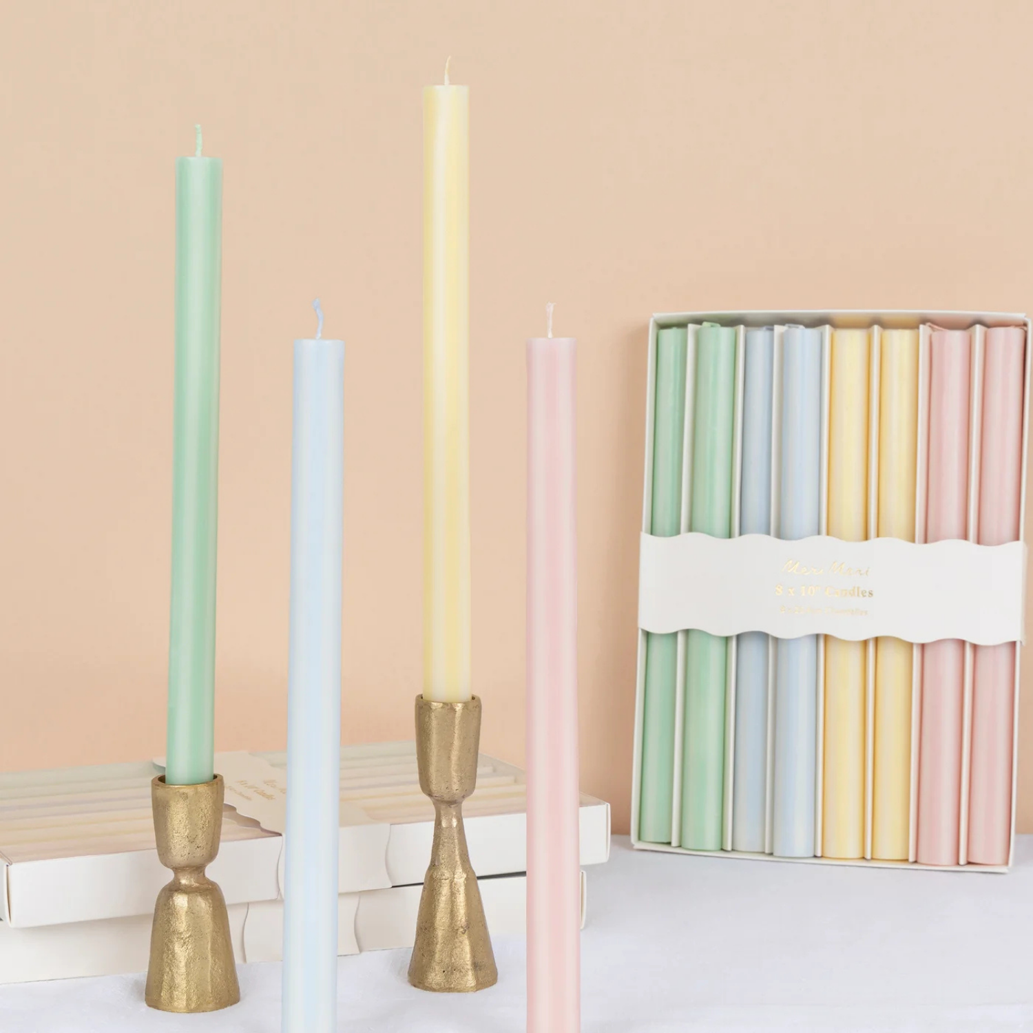 Velas de mesa a rayas pastel