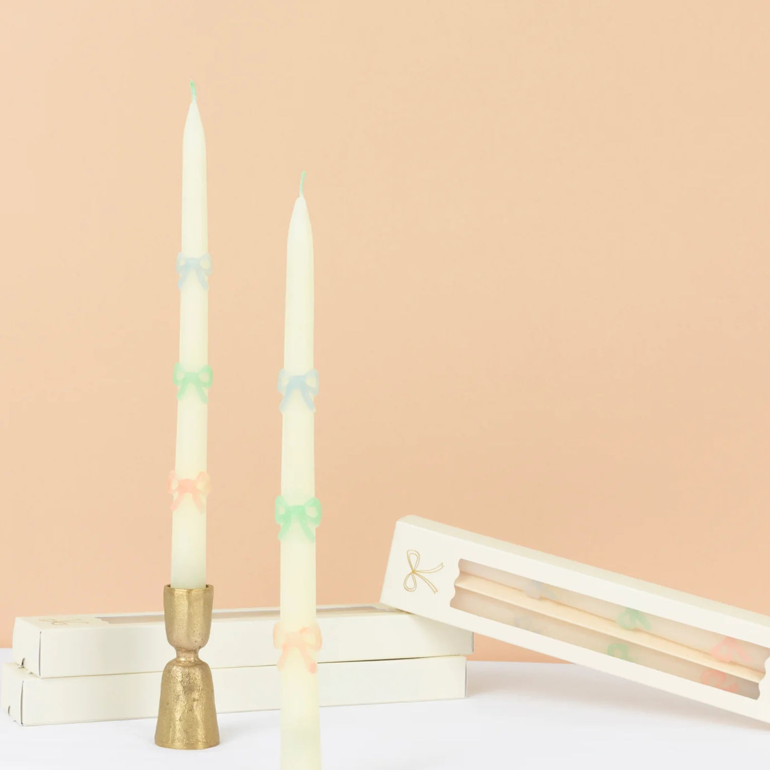 Velas con lazos en tonos pastel