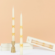 Velas de mesa con lazos dorados