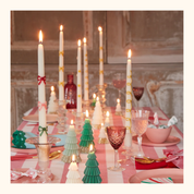 Velas de mesa con lazos multicolor