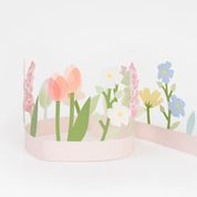 Cinta y toppers de flores para torta
