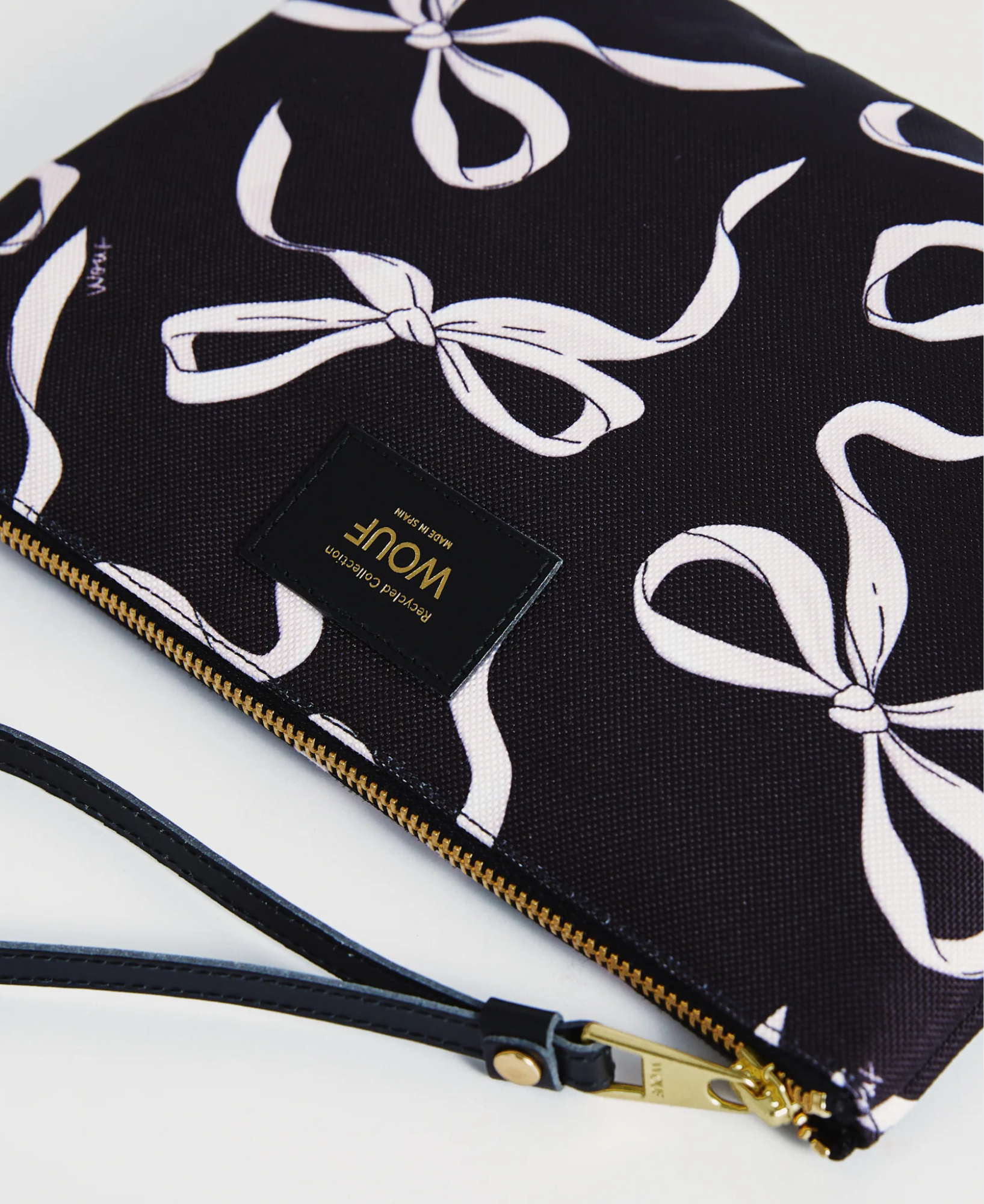 Carlota XL Pouch Bag