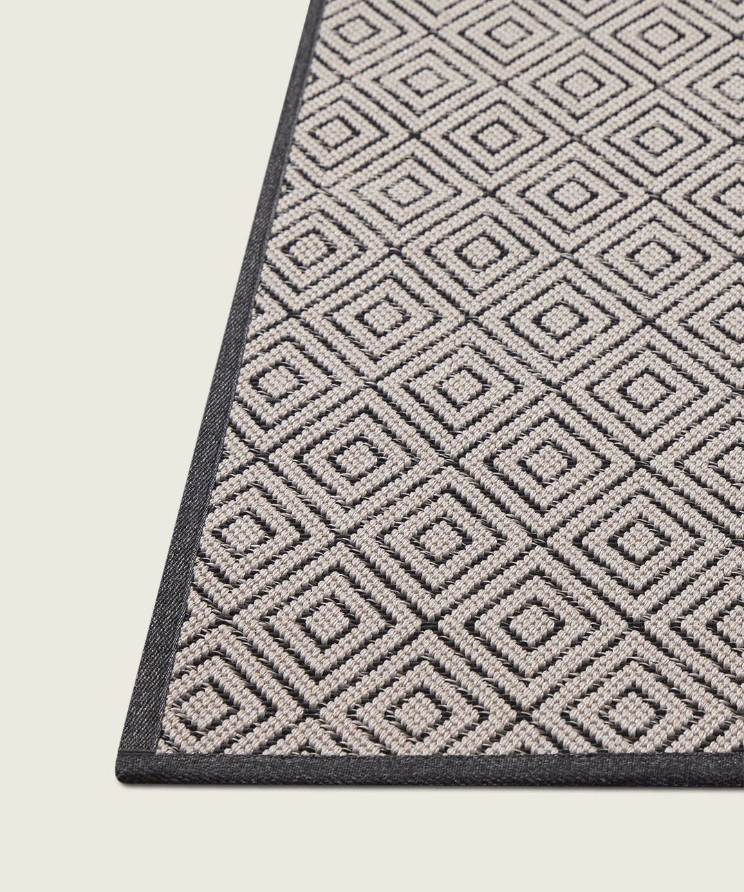 maya-rhombus-night-diagonal.webp